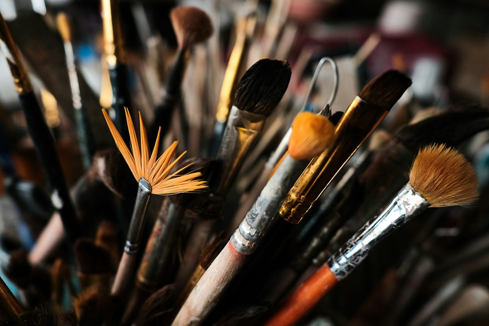 A close up of a bunch of brushes